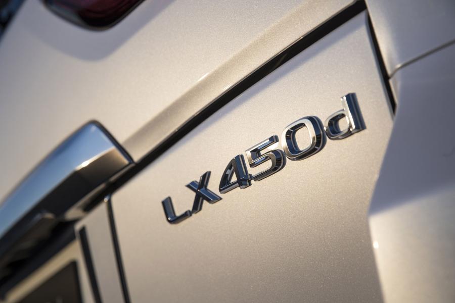 Логотип Lexus LX450d (VDJ200) 2018 года  (AU) (фото 7 из 14)